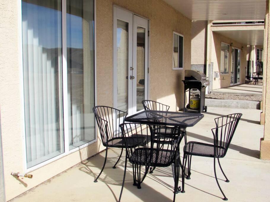 Paradise Canyon Golf Resort, Signature Walkout Condo 380 Lethbridge Bagian luar foto